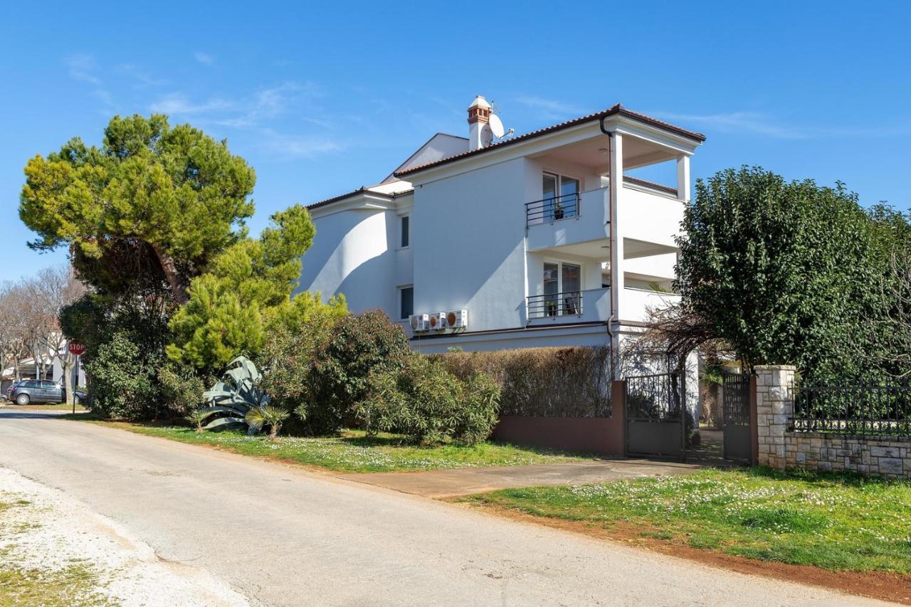 רוביני Holiday Apartment Suzana מראה חיצוני תמונה