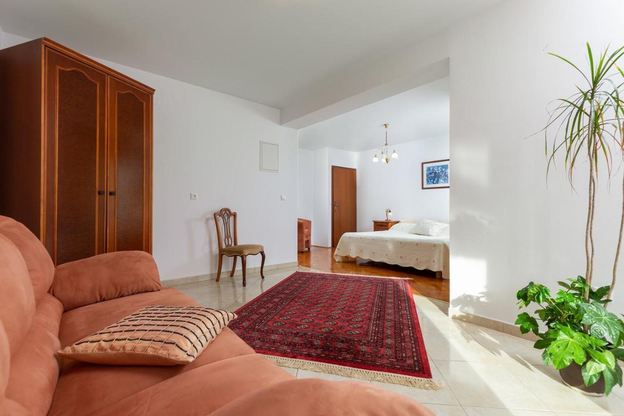 רוביני Holiday Apartment Suzana מראה חיצוני תמונה
