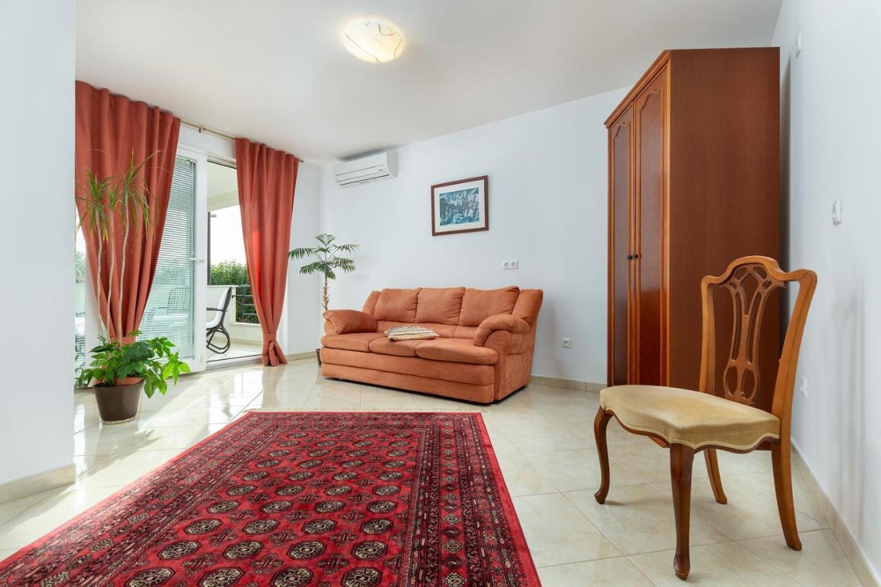 רוביני Holiday Apartment Suzana מראה חיצוני תמונה